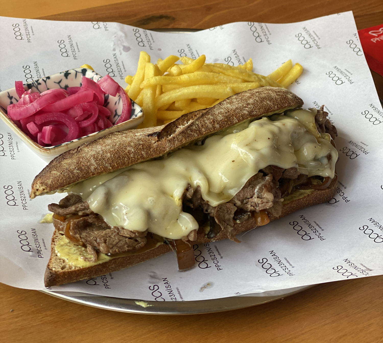 Rustik Esmer Steak Sandviç